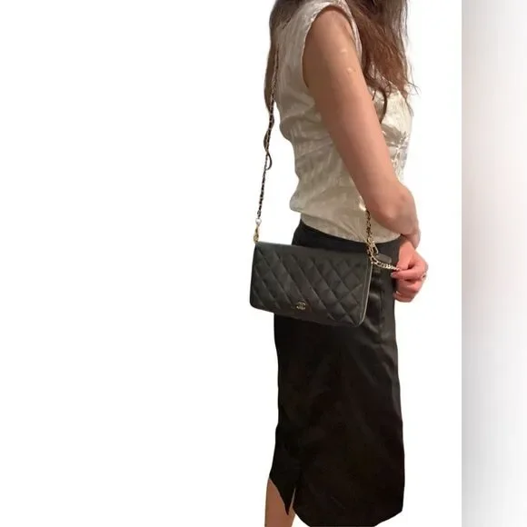 CHANEL Black and Gold Quilted Clutch - Picture 11 of 12